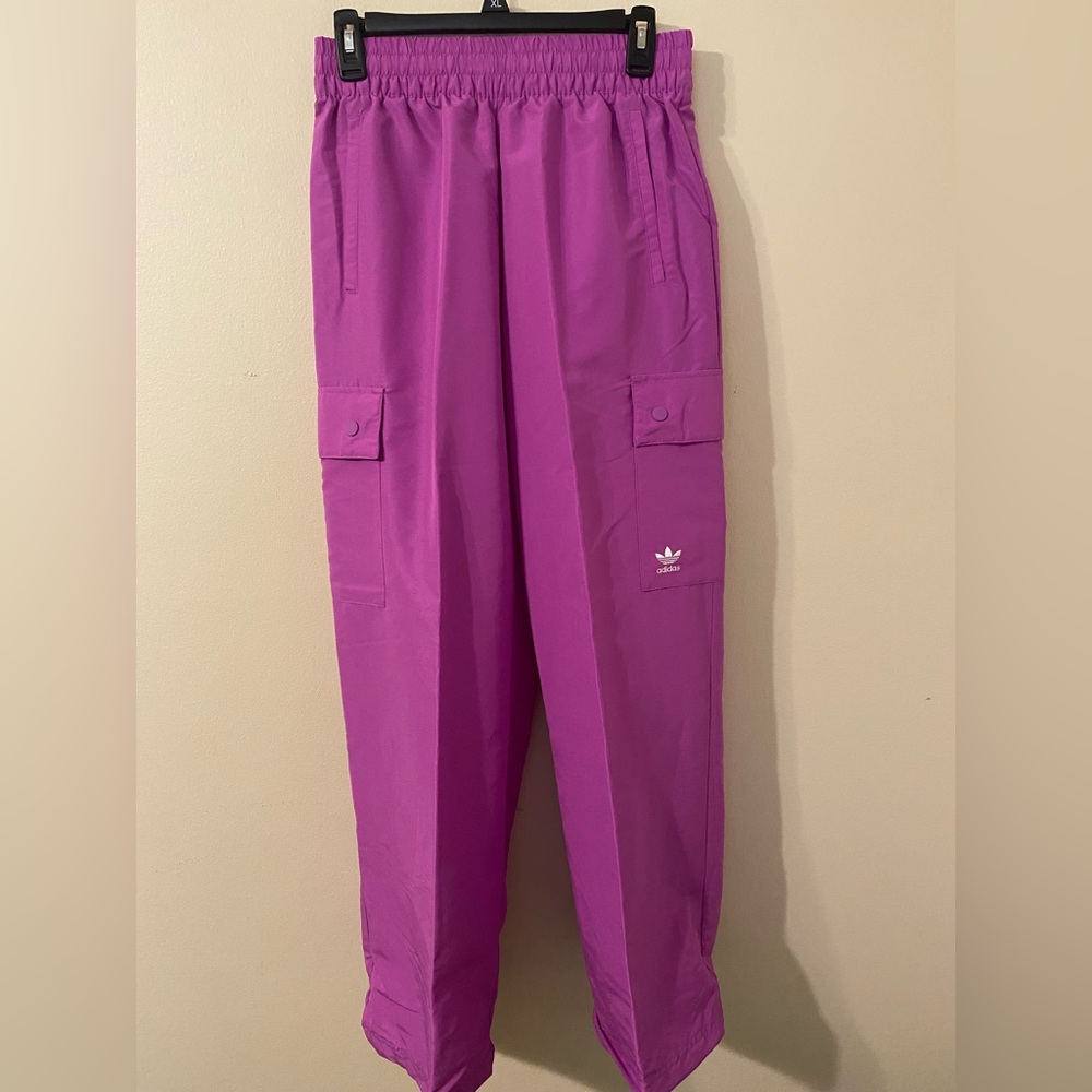 New NWT Adidas Essentials Woven‎ Cargo Pants Purple Burst $75 Size Small